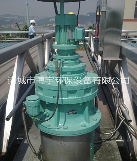 博宇環(huán)保-中心傳動(dòng)濃縮機(jī)jpg 博宇環(huán)保-中心傳動(dòng)濃縮機(jī)jpg