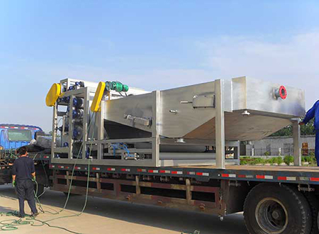 博宇環(huán)保-帶式濃縮脫水一體機.jpg 博宇環(huán)保-帶式濃縮脫水一體機.jpg