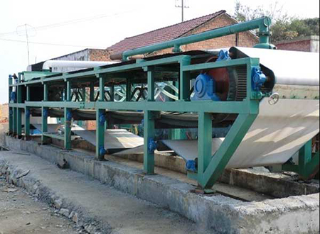 博宇環(huán)保-橡膠帶式真空過濾機(jī).jpg 博宇環(huán)保-橡膠帶式真空過濾機(jī).jpg