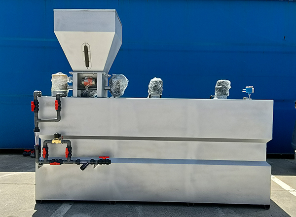 博宇環(huán)保-全自動加藥裝置.jpg 博宇環(huán)保-全自動加藥裝置.jpg