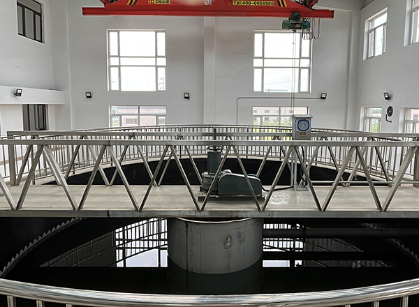 博宇環(huán)保-中心傳動濃縮機(jī).jpg 博宇環(huán)保-中心傳動濃縮機(jī).jpg