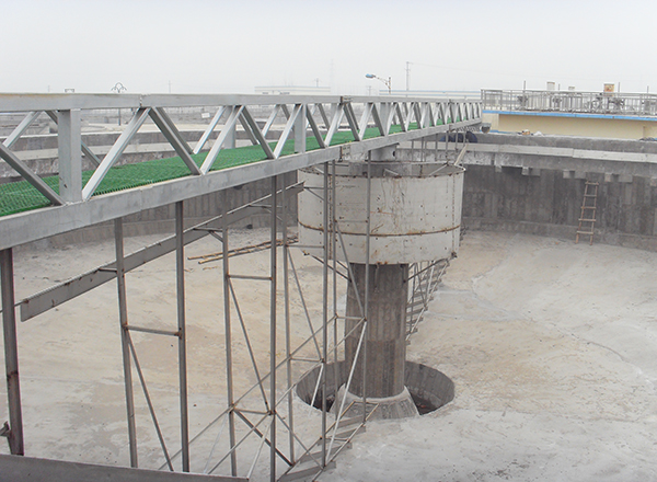 博宇環(huán)保-全橋式周邊傳動刮泥機(jī).jpg 博宇環(huán)保-全橋式周邊傳動刮泥機(jī).jpg